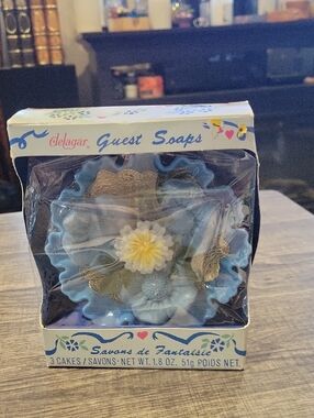 Vintage Soap Decor,Dead Stock/ 1960 /soap Dish & 3 Flower Soaps. NEW IN BOX
